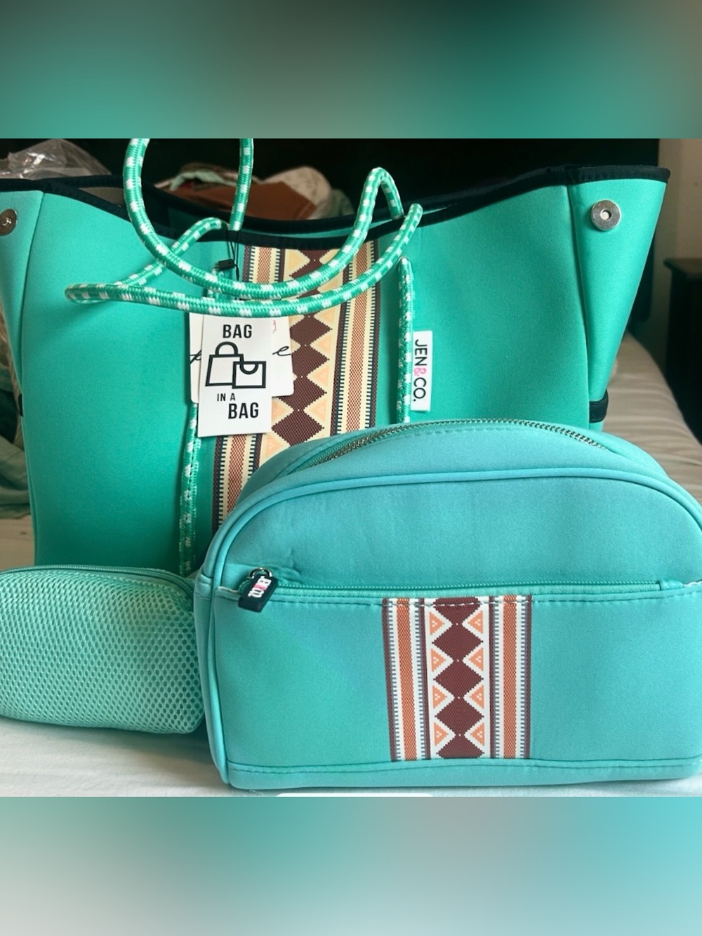 NWT Jen & Co Neoprene Beach Tote Large Turquoise W/Aztec Design w/cosmetic bag
